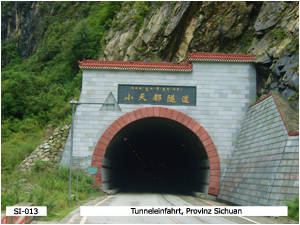 Tunneleinfahrt, Provinz Sichuan